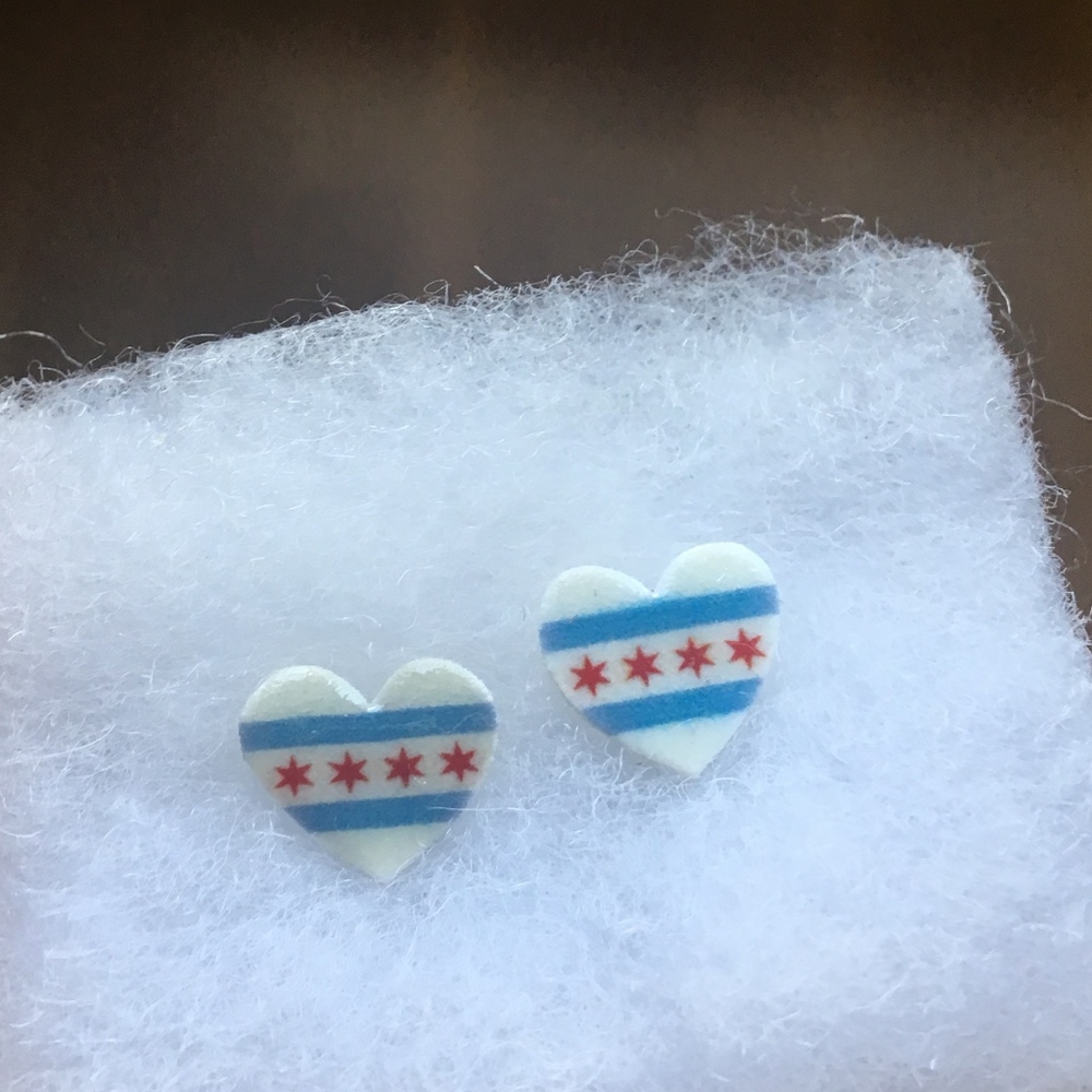 Chicago flag heart-shaped earrings + free Chicago heart patch